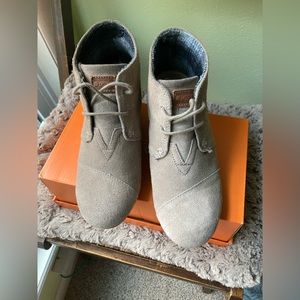Tom’s Suede Wedge Booties, Taupe, size 7.5